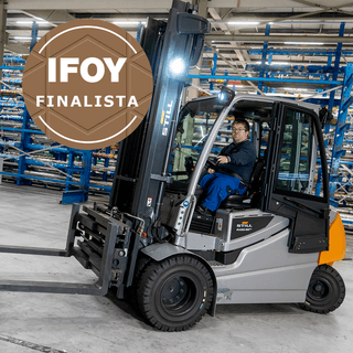 Az elektromosan állítható talplemez, az egyedi beszállólépcső, a lehajtható háttámla és a kiegészítő kapaszkodók lehetővé teszik, hogy az alacsony termetű kezelő önállóan és biztonságosan dolgozzon az RX 60-50/600 targoncával.